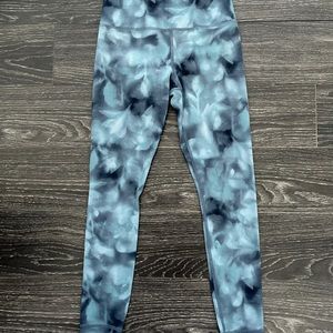 Athleta Elation 7/8 leggings barely worn. Blue print.